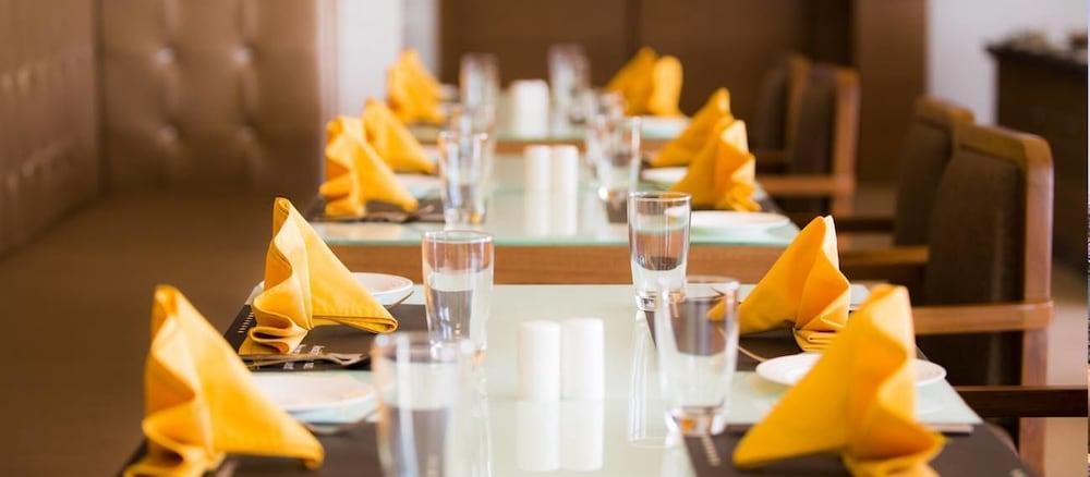 แกรนด์ เอกโซติกา บิซิเนสโฮเต็ล Hotel Pimpri-Chinchwad ภายนอก รูปภาพ