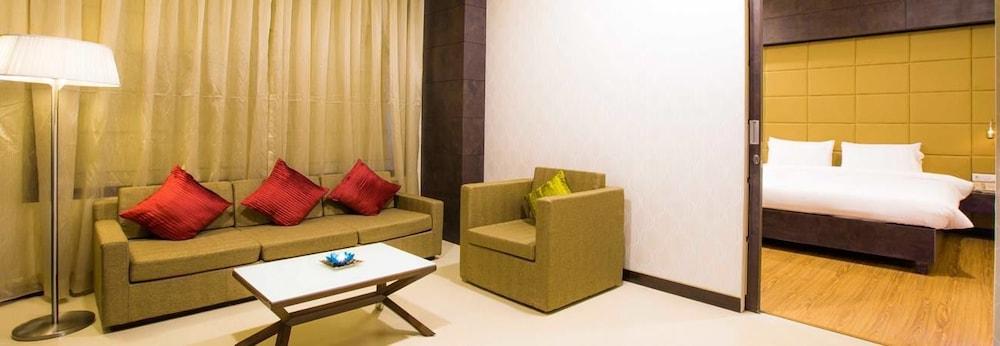 แกรนด์ เอกโซติกา บิซิเนสโฮเต็ล Hotel Pimpri-Chinchwad ภายนอก รูปภาพ