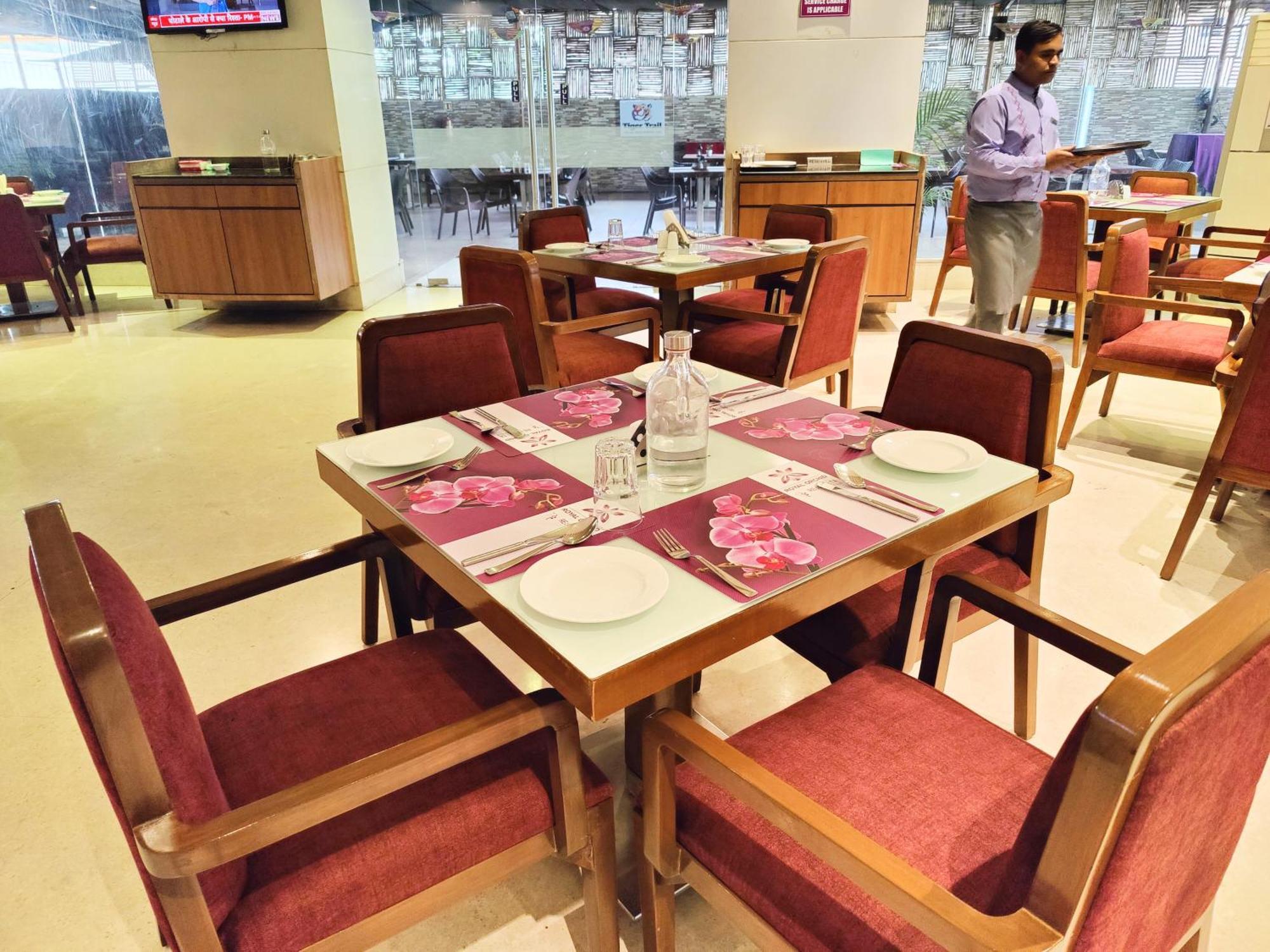 แกรนด์ เอกโซติกา บิซิเนสโฮเต็ล Hotel Pimpri-Chinchwad ภายนอก รูปภาพ