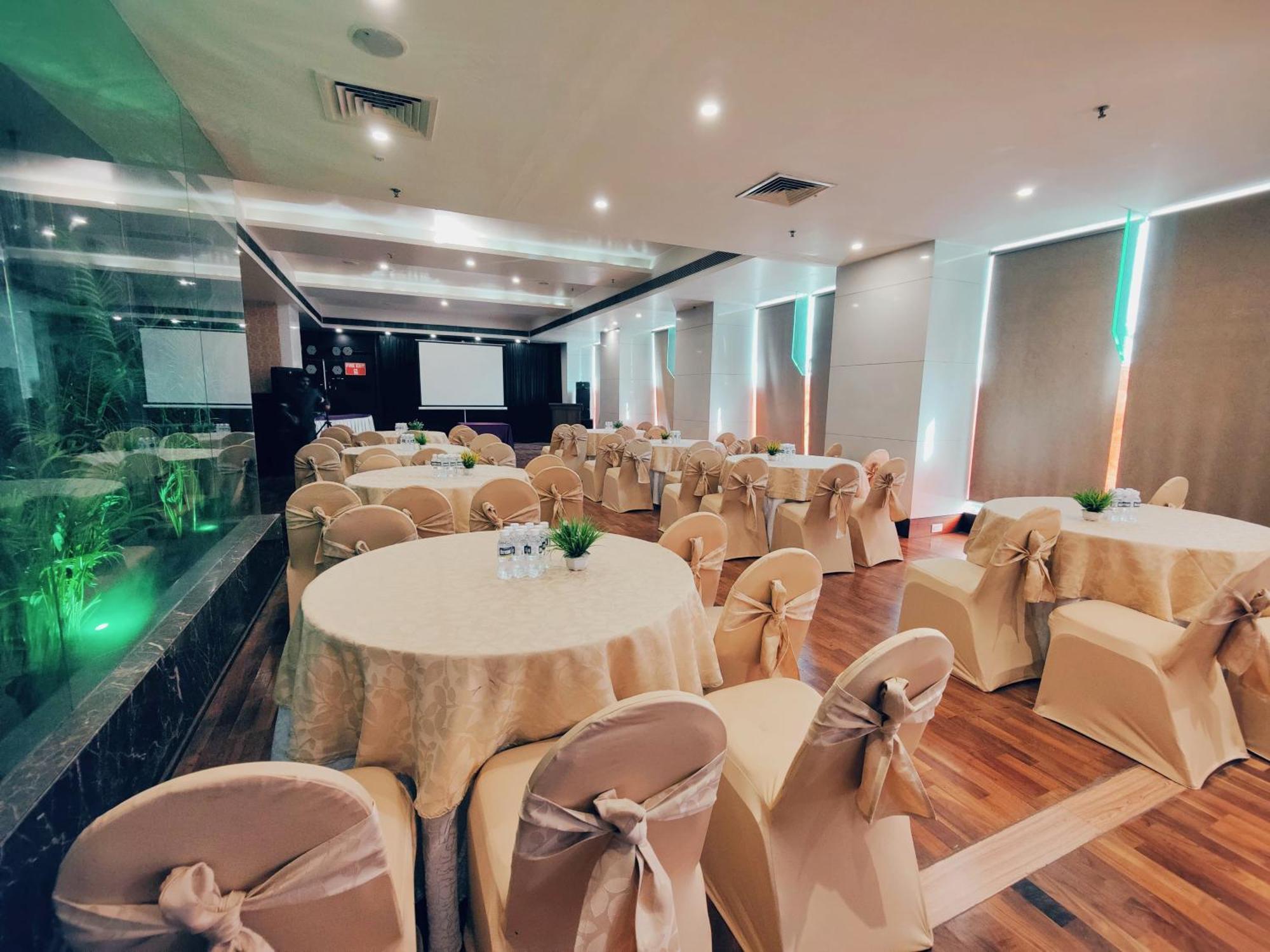 แกรนด์ เอกโซติกา บิซิเนสโฮเต็ล Hotel Pimpri-Chinchwad ภายนอก รูปภาพ